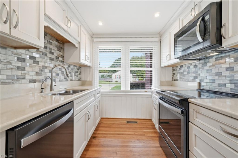 Photo 8 of 43 residential for sale in Virginia Beach virginia