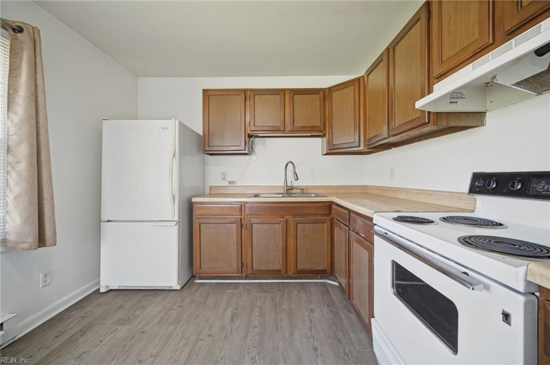 Photo 10 of 27 residential for sale in Chesapeake virginia