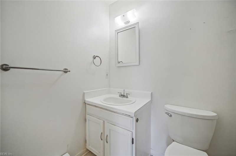 Photo 14 of 27 residential for sale in Chesapeake virginia