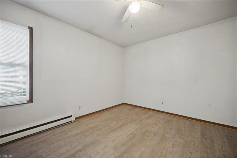 Photo 17 of 27 residential for sale in Chesapeake virginia