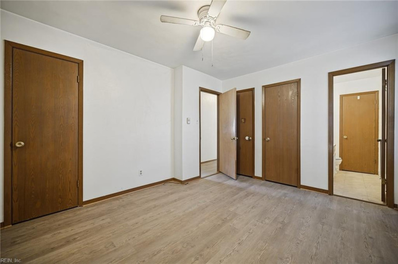 Photo 18 of 27 residential for sale in Chesapeake virginia