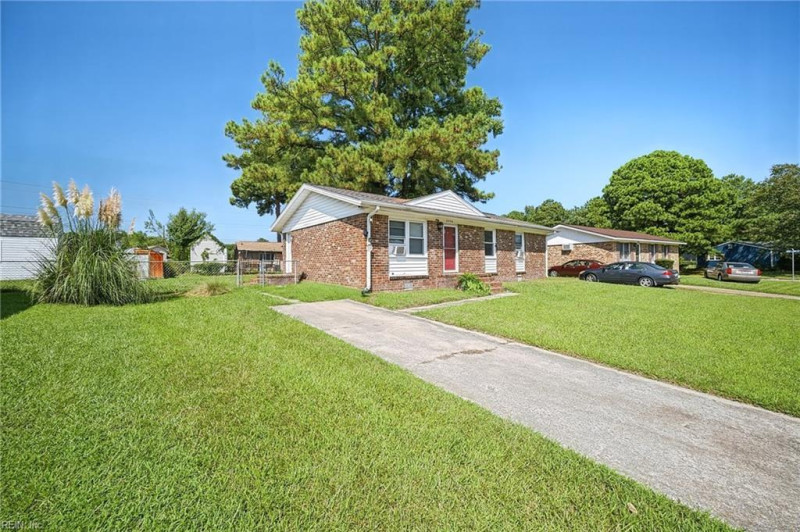 Photo 2 of 27 residential for sale in Chesapeake virginia