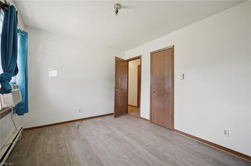 Photo 23 of 27 residential for sale in Chesapeake virginia