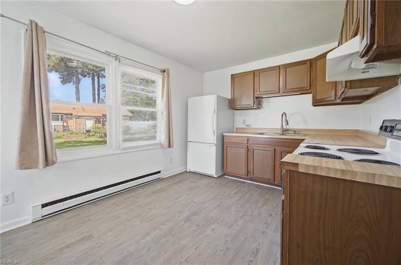 Photo 7 of 27 residential for sale in Chesapeake virginia