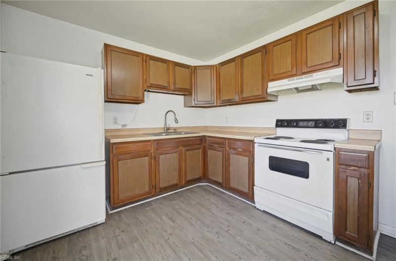 Photo 8 of 27 residential for sale in Chesapeake virginia
