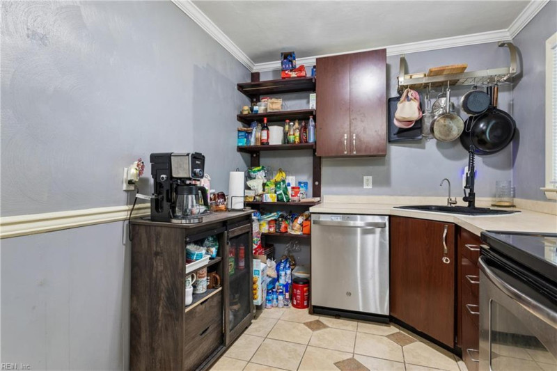 Photo 12 of 38 residential for sale in Chesapeake virginia
