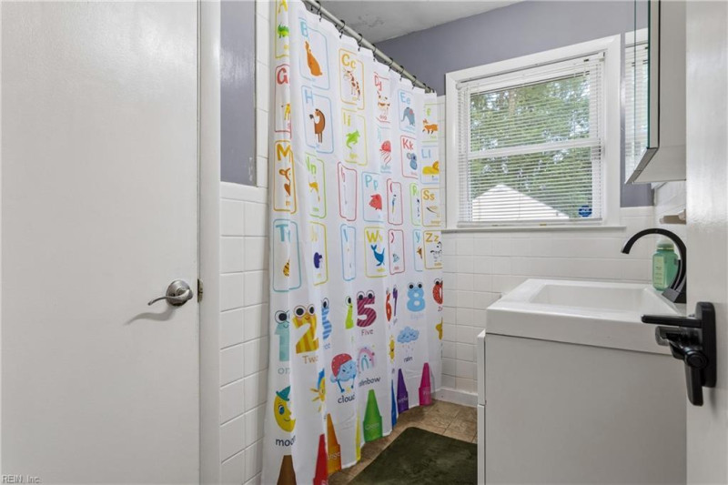 Photo 13 of 38 residential for sale in Chesapeake virginia
