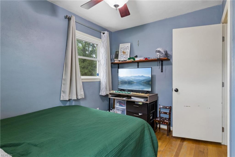 Photo 18 of 38 residential for sale in Chesapeake virginia
