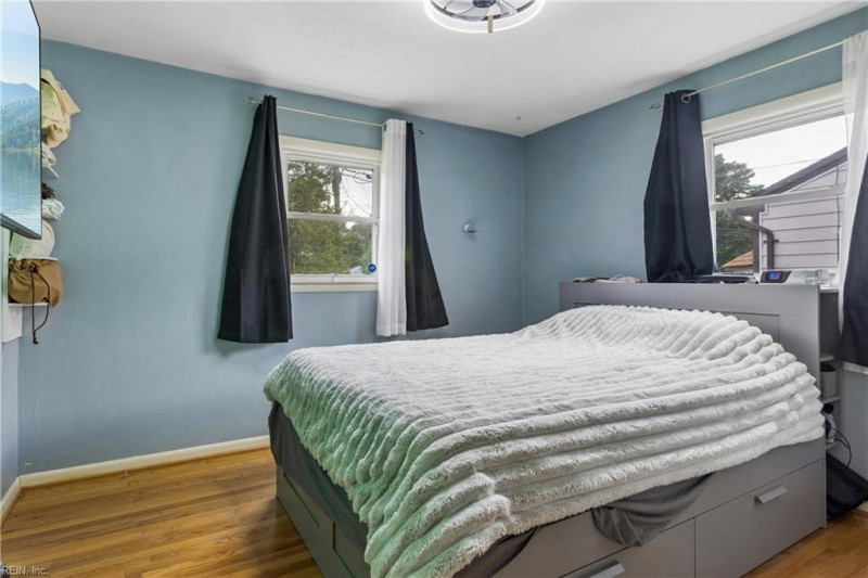 Photo 19 of 38 residential for sale in Chesapeake virginia