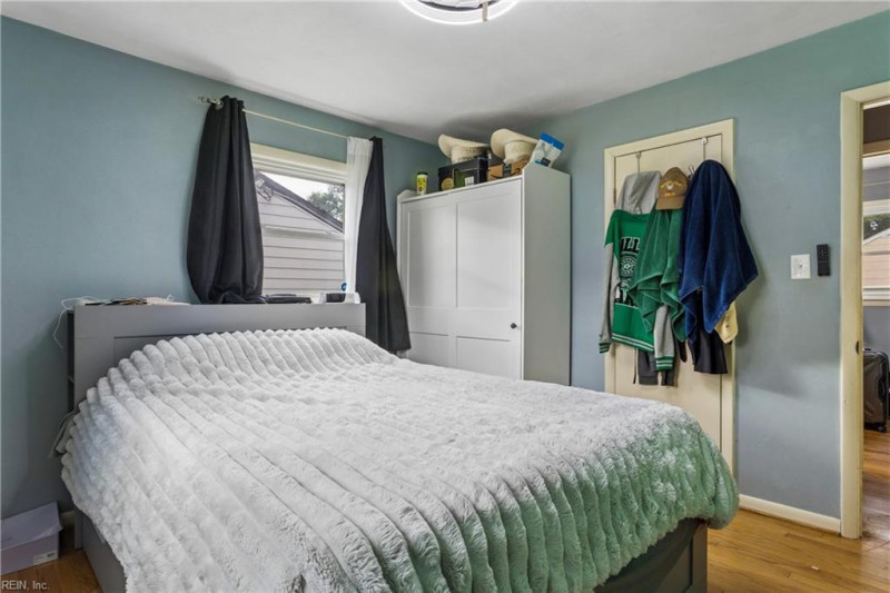 Photo 20 of 38 residential for sale in Chesapeake virginia