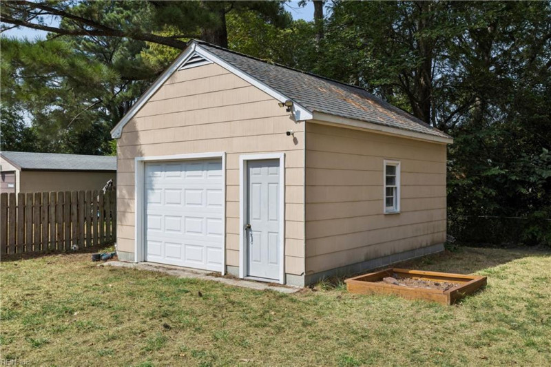Photo 33 of 38 residential for sale in Chesapeake virginia