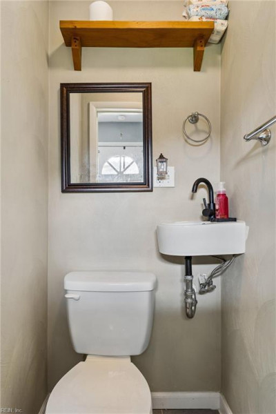 Photo 6 of 38 residential for sale in Chesapeake virginia
