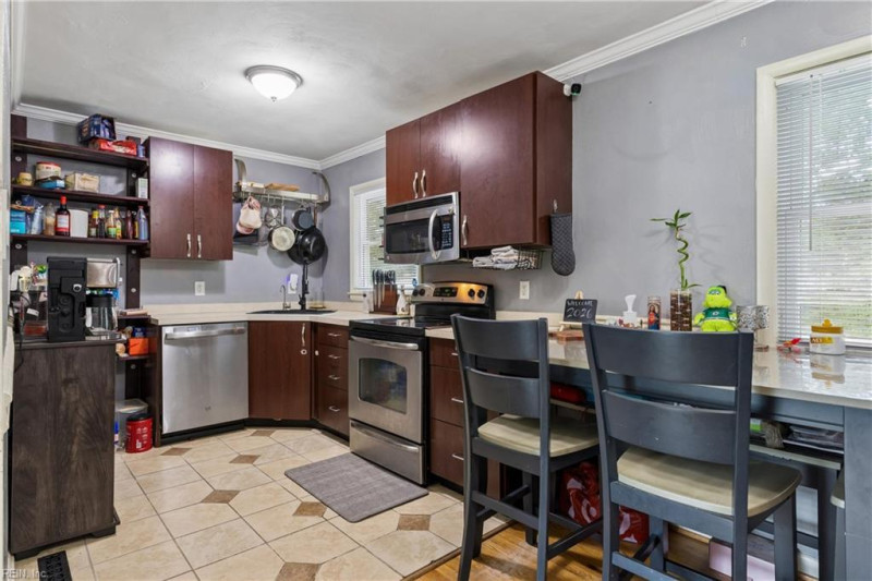 Photo 7 of 38 residential for sale in Chesapeake virginia