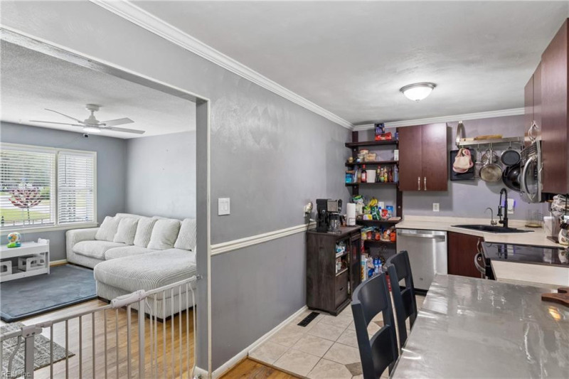 Photo 8 of 38 residential for sale in Chesapeake virginia