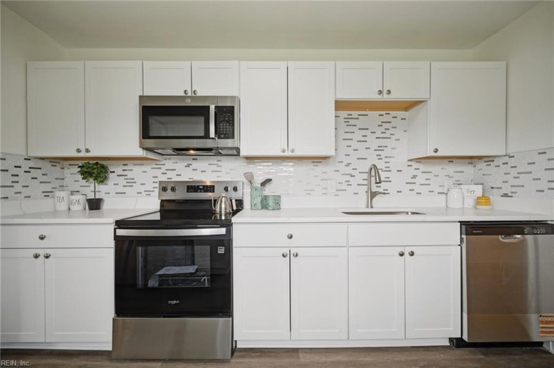 Photo 8 of 30 residential for sale in Portsmouth virginia