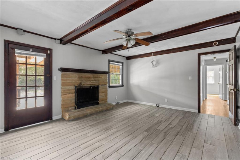 Photo 11 of 24 residential for sale in Chesapeake virginia