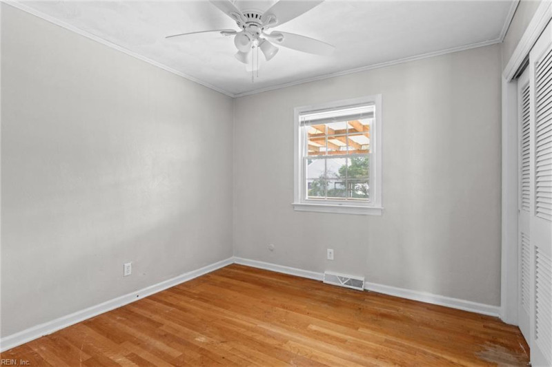 Photo 13 of 24 residential for sale in Chesapeake virginia