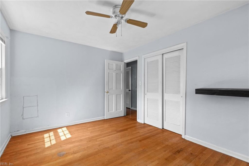 Photo 15 of 24 residential for sale in Chesapeake virginia