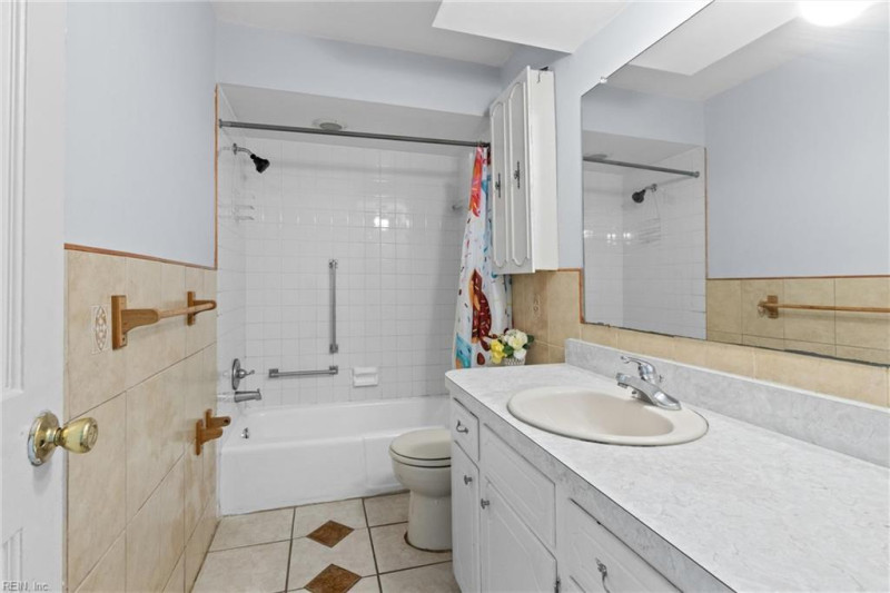 Photo 16 of 24 residential for sale in Chesapeake virginia
