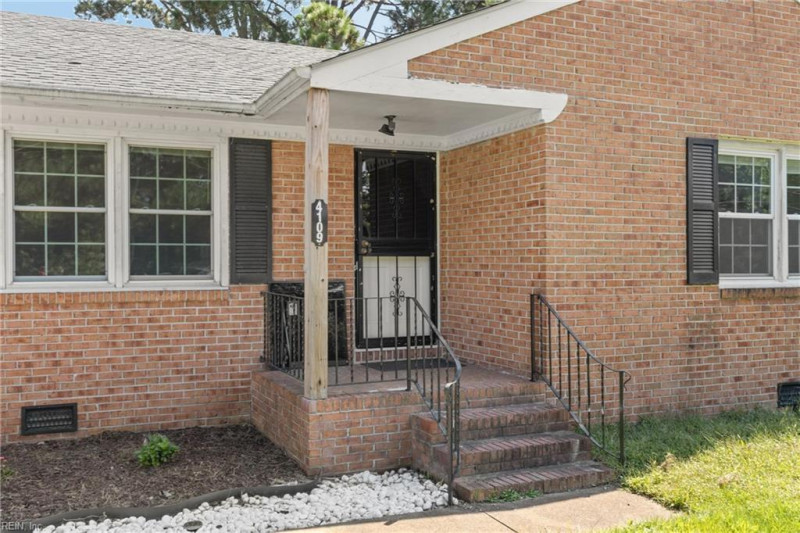 Photo 2 of 24 residential for sale in Chesapeake virginia