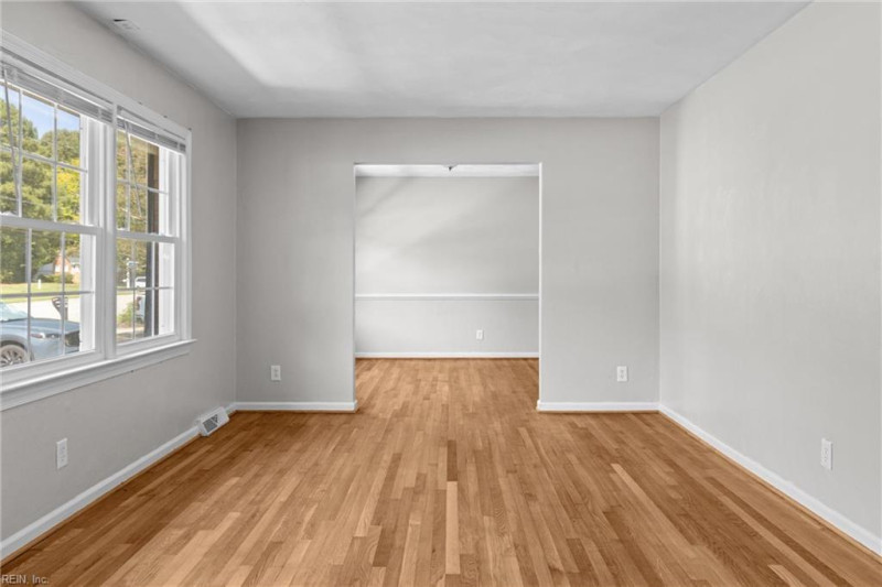 Photo 4 of 24 residential for sale in Chesapeake virginia
