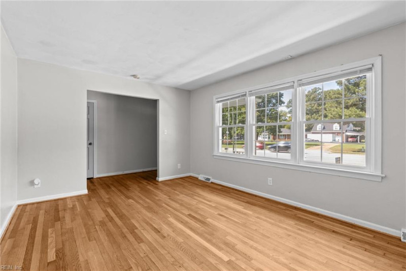 Photo 5 of 24 residential for sale in Chesapeake virginia