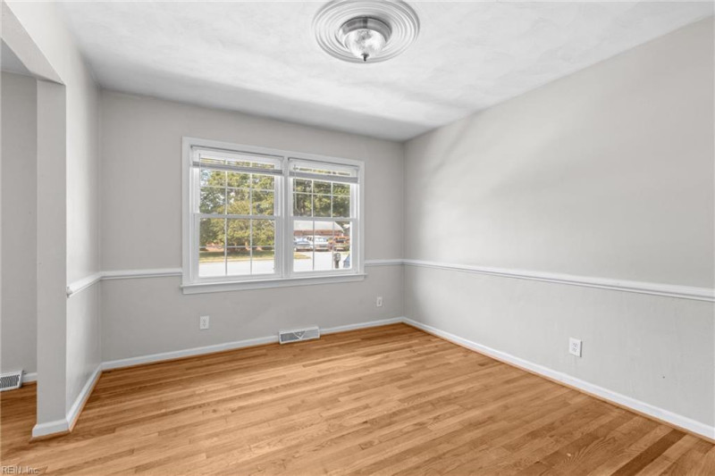 Photo 6 of 24 residential for sale in Chesapeake virginia