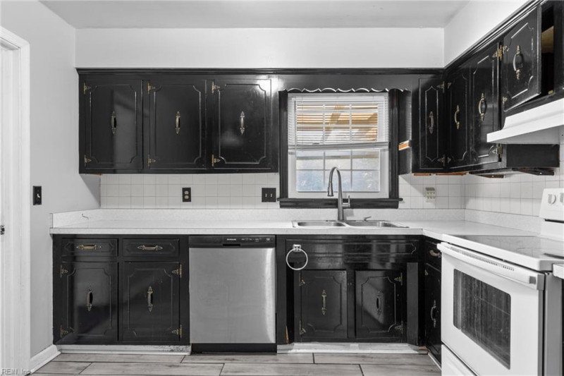 Photo 7 of 24 residential for sale in Chesapeake virginia