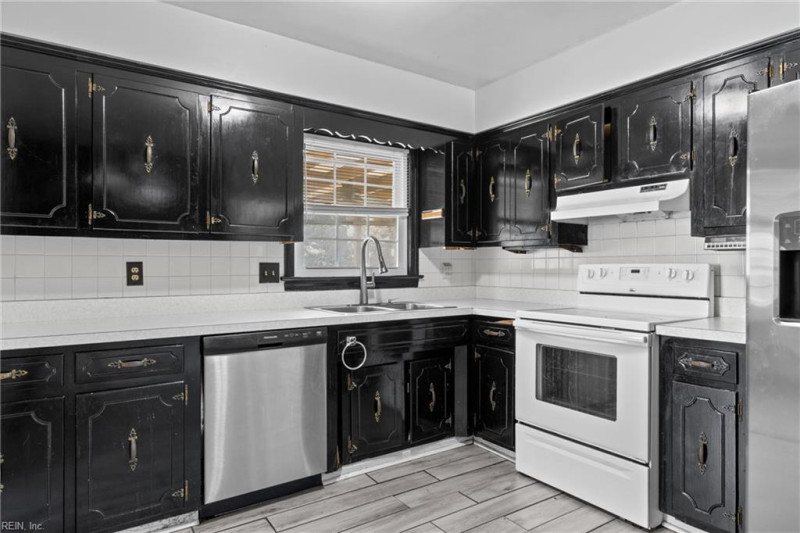 Photo 8 of 24 residential for sale in Chesapeake virginia