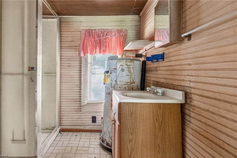 Photo 14 of 25 residential for sale in Perquimans County virginia