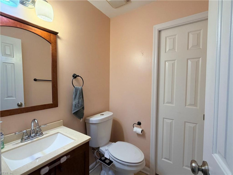 Photo 14 of 18 residential for sale in York County virginia