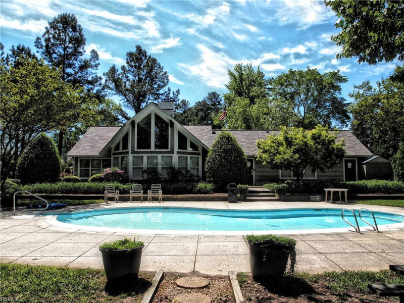 Photo 15 of 18 residential for sale in York County virginia