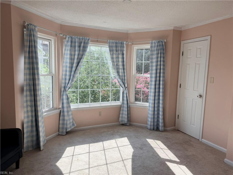 Photo 4 of 18 residential for sale in York County virginia