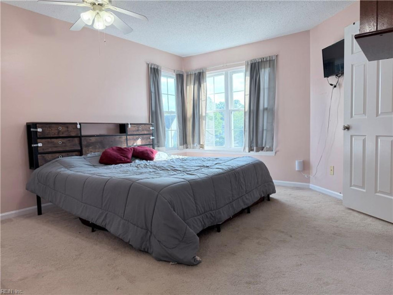 Photo 8 of 18 residential for sale in York County virginia