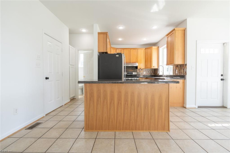 Photo 10 of 48 residential for sale in Hampton virginia