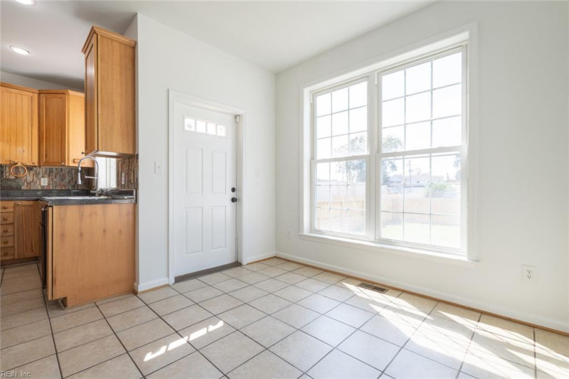 Photo 12 of 48 residential for sale in Hampton virginia