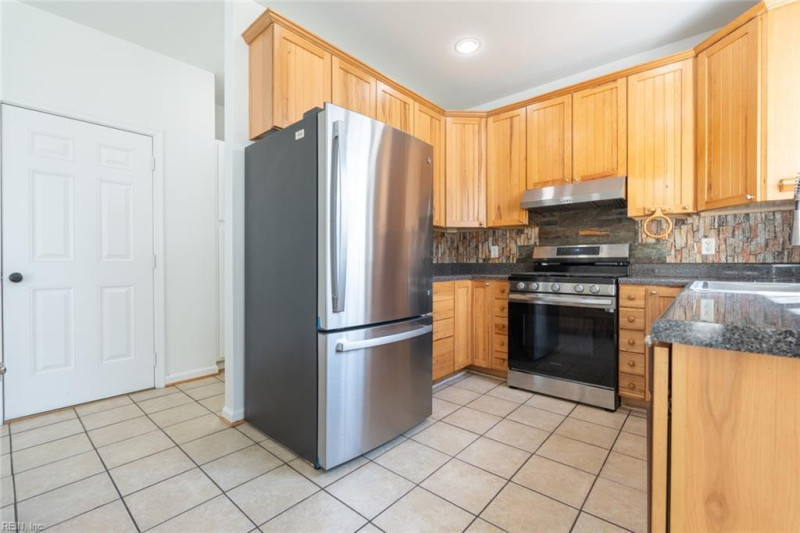 Photo 14 of 48 residential for sale in Hampton virginia