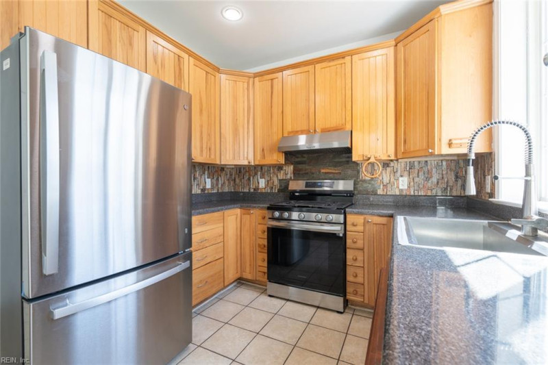 Photo 15 of 48 residential for sale in Hampton virginia