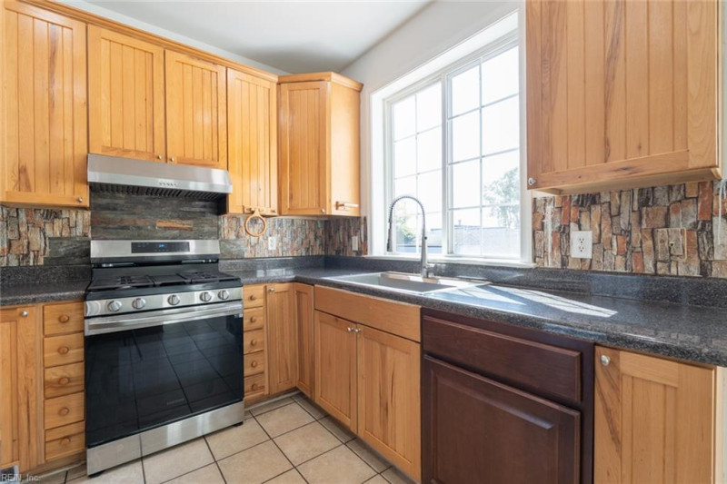 Photo 16 of 48 residential for sale in Hampton virginia