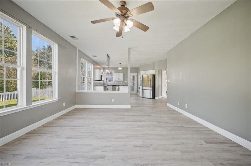 Photo 10 of 43 residential for sale in Suffolk virginia