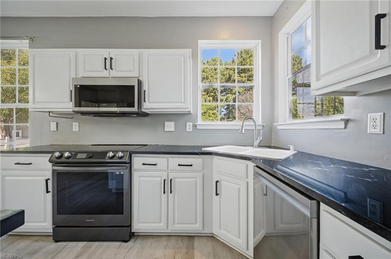 Photo 14 of 43 residential for sale in Suffolk virginia