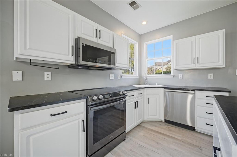 Photo 15 of 43 residential for sale in Suffolk virginia