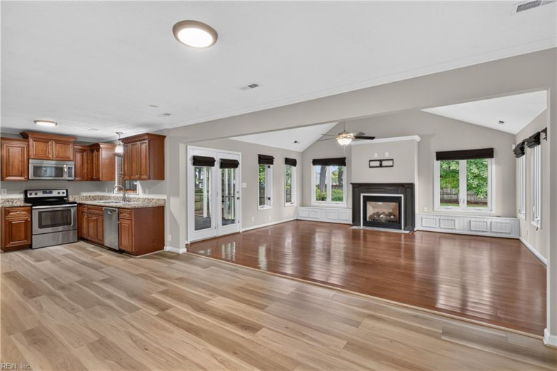 Photo 13 of 36 residential for sale in Hampton virginia