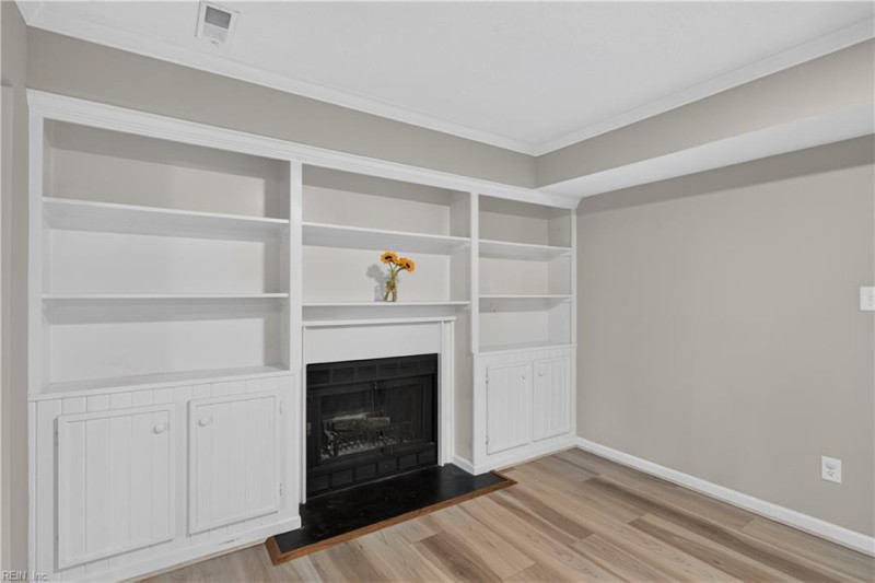 Photo 15 of 36 residential for sale in Hampton virginia