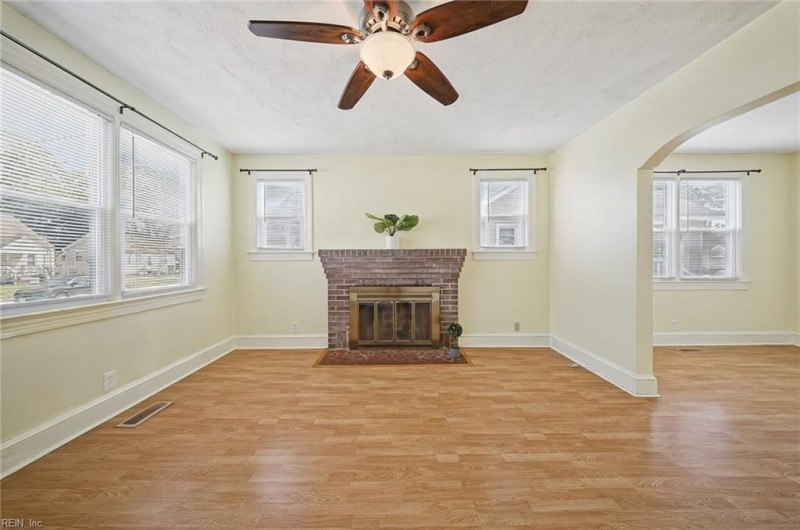 Photo 5 of 39 residential for sale in Chesapeake virginia Photo 5 of 39 residential for sale in Chesapeake virginia