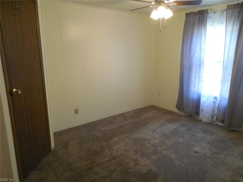 Photo 10 of 24 residential for sale in Gloucester County virginia