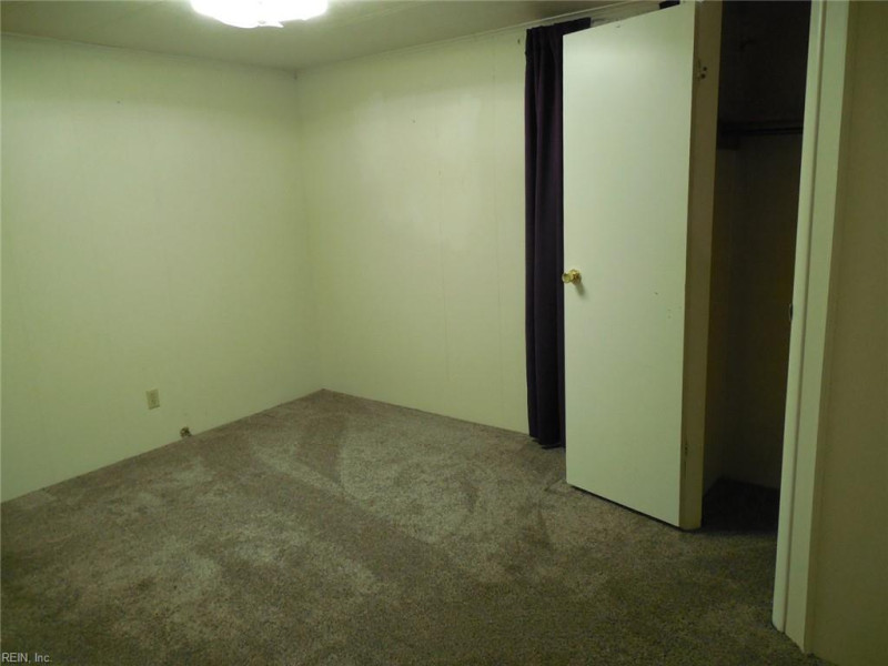 Photo 11 of 24 residential for sale in Gloucester County virginia