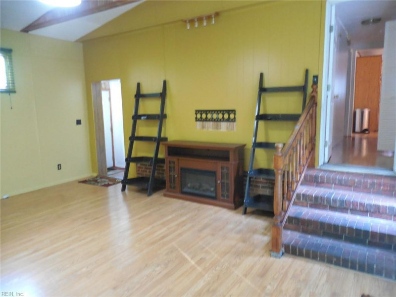 Photo 12 of 24 residential for sale in Gloucester County virginia