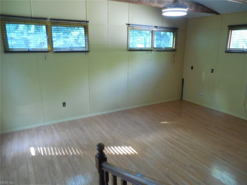 Photo 13 of 24 residential for sale in Gloucester County virginia