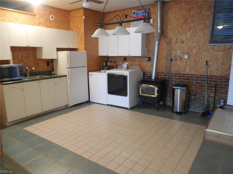 Photo 16 of 24 residential for sale in Gloucester County virginia